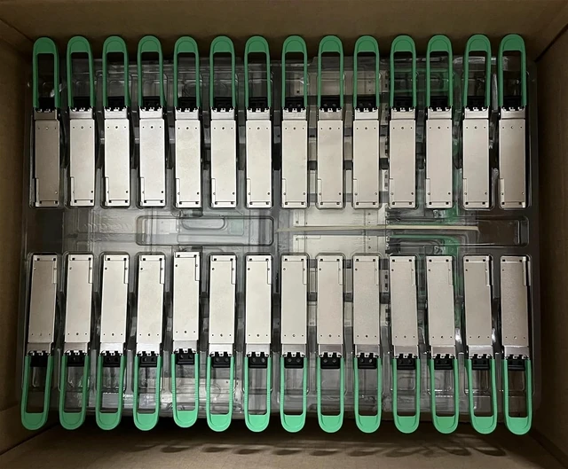 Alt view image 2 of 2 - 57-1000480-01 128G QSFP28 2km ICL QSFP Transceiver