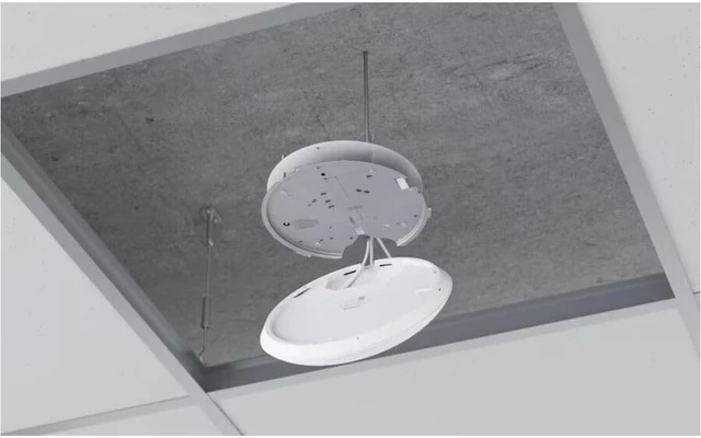 Alt view image 4 of 6 - Ubiquiti Networks UniFi 7 Pro