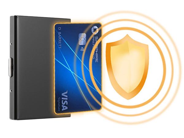 RFID blocking function keeps the cards safe 