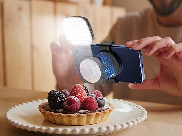 Phone clip for magnetic selfie light