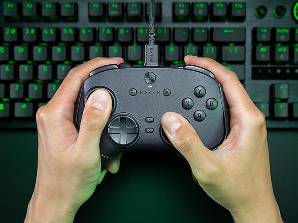 Experience zero hand fatigue with a form factor designed and refined with top esports players. 