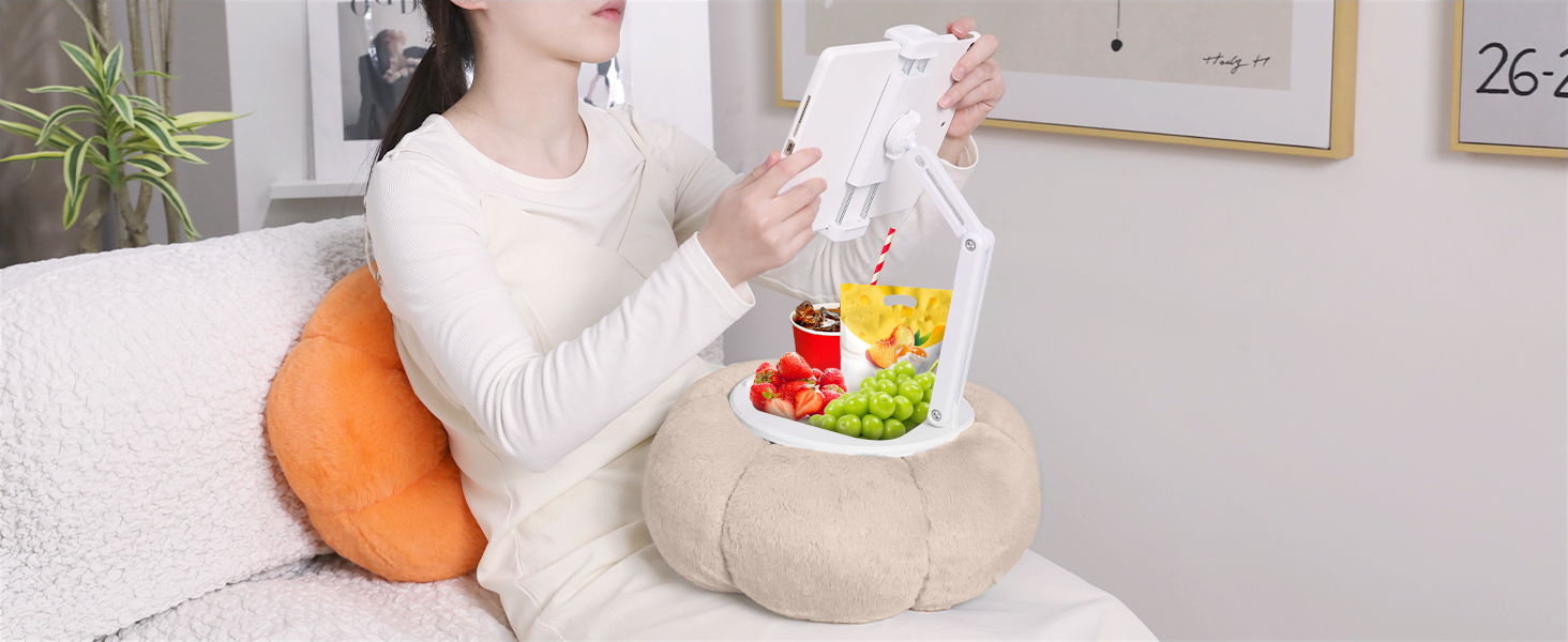 us the pillow stand on the sofa