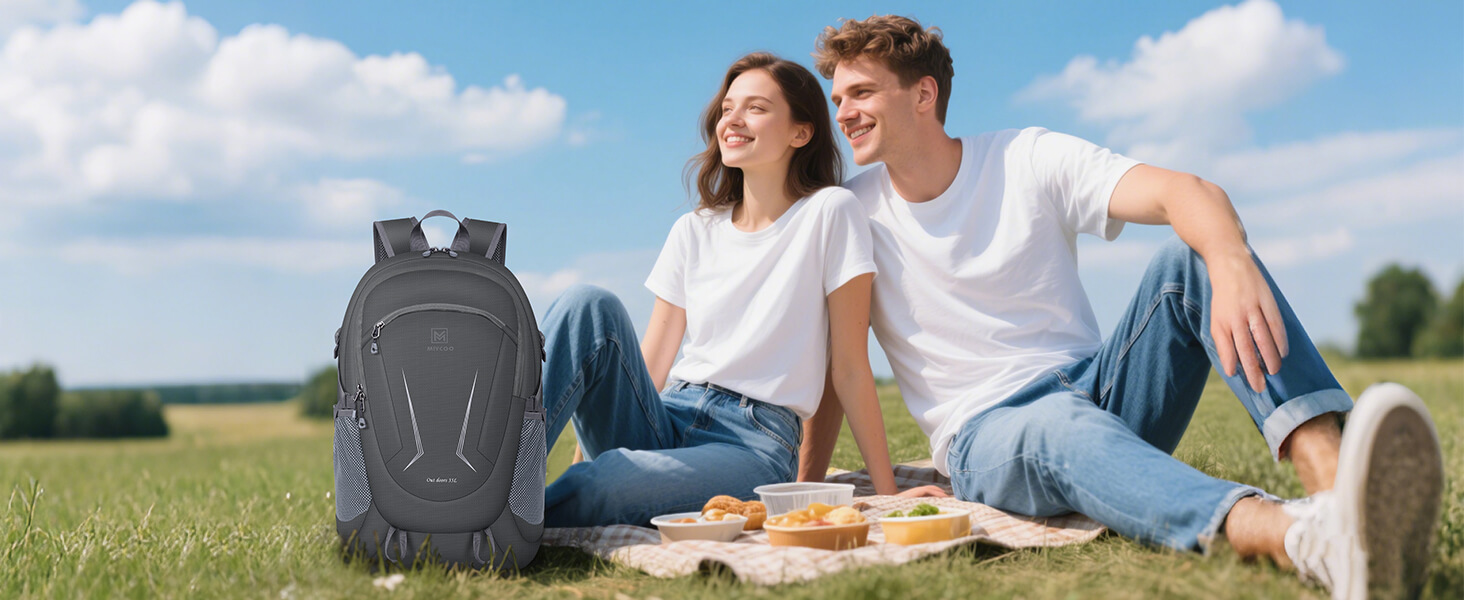 The MIYCOO versatile bag suits family picnics. It carries food and blankets for park and beach fun