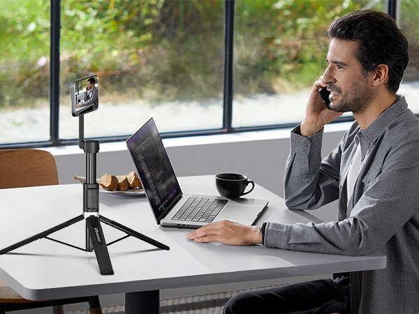 Adjustable selfie stick