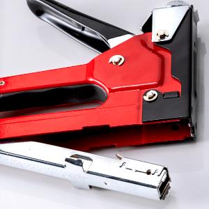 STAPLE GUN