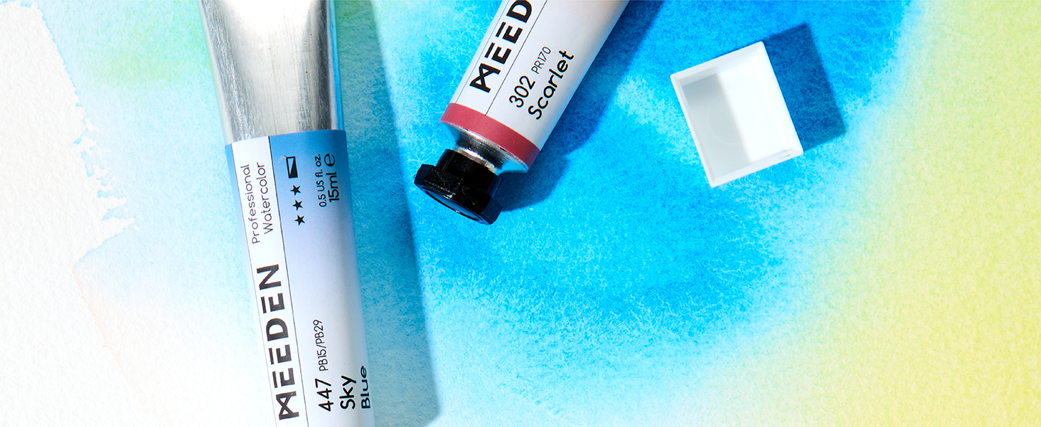 The watercolor pan uses a more complex semi-moist technique. It is easy to dip and has uniform color