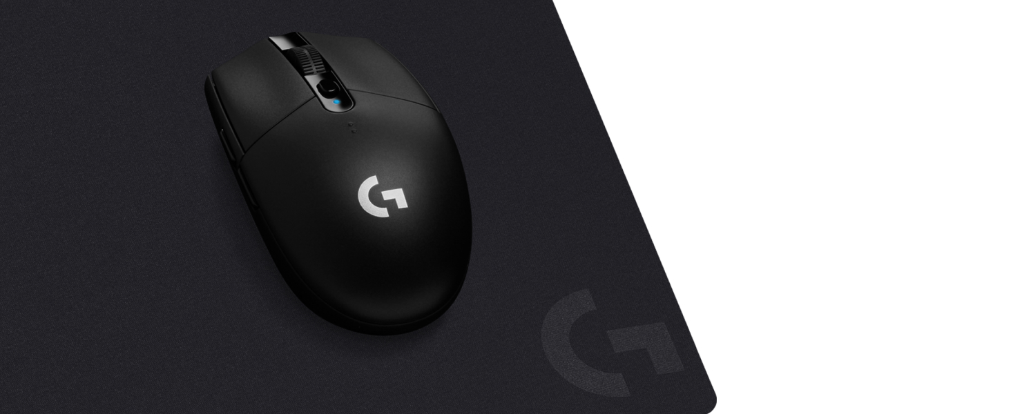 Angle zoom of PRO mouse on a G240 cloth gaming mouse pad