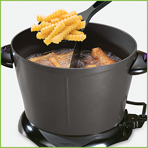 The easy way to fry two foods at once. A special divider keeps foods separated.