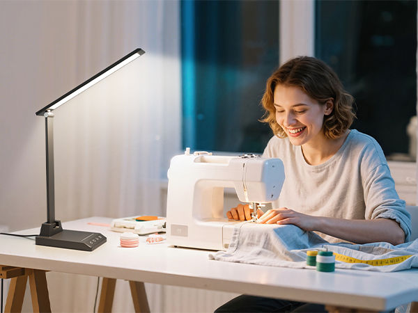 Desk_Lamp_with_USB_Charging_Port_for_Adults