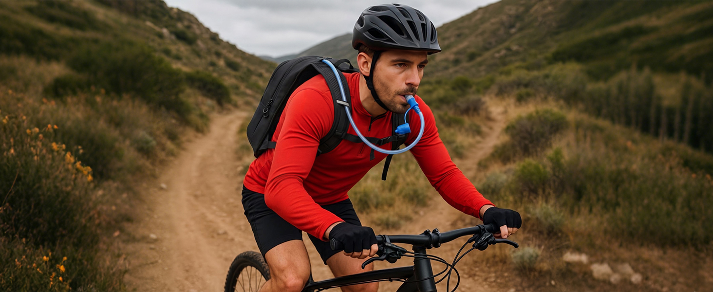 The lightweight MIYCOO hydration backpack supports marathon runners.