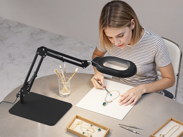 Magnifying Desk Lamp