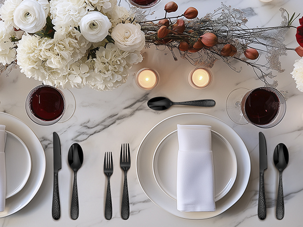 silverware set with steak knives