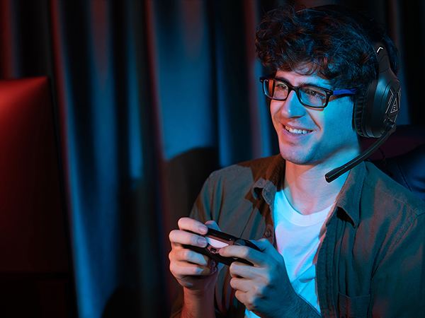 Wireless gaming headset