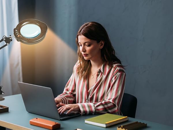 hands free magnifying glass with light