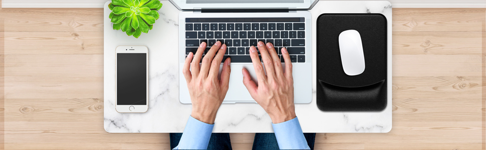 Black mouse pad with Gel Wrist Support