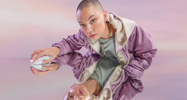 Woman using G705 mouse