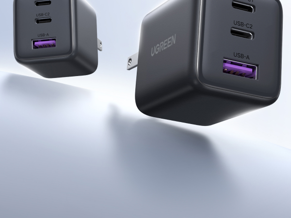 ugreen 30w fast charger showing