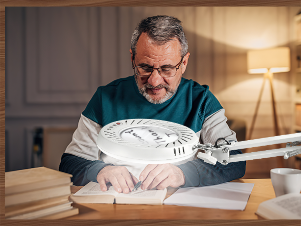 lighted magnifying light