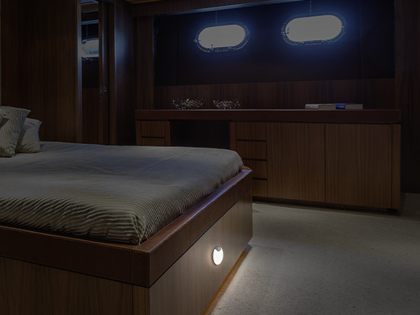 rechargeable puck light