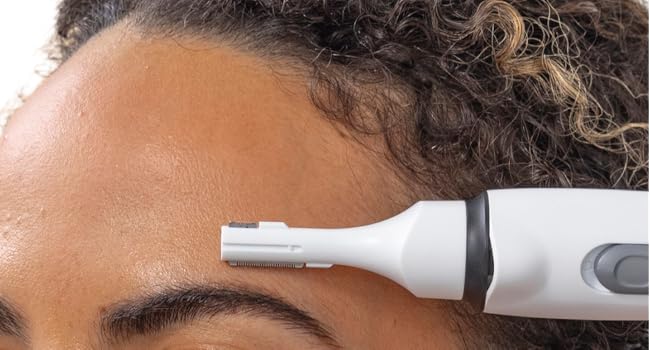 Trimmer on face