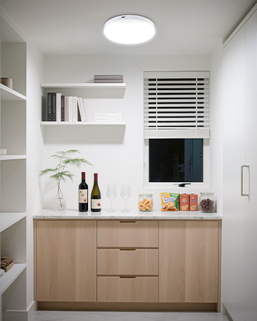 magnetic wireless ceiling light battery powered for pantry