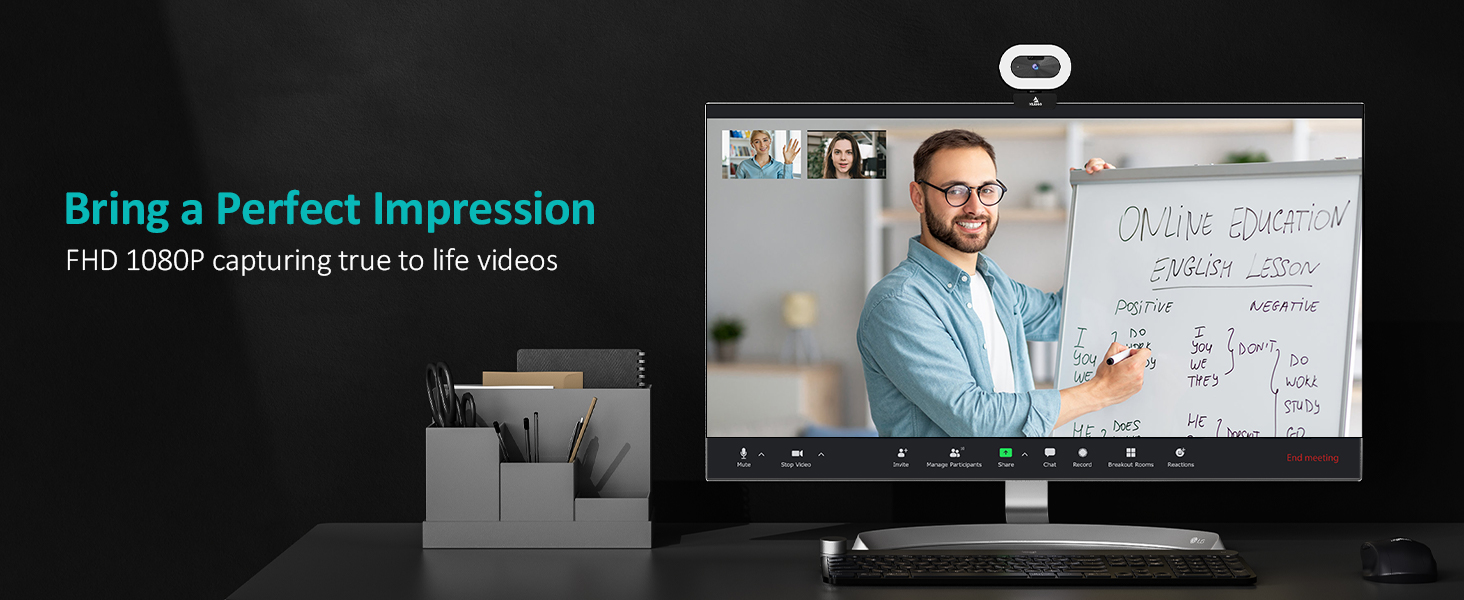 A man using N930E for online teaching