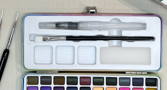 50 watercolor box with built-in palette