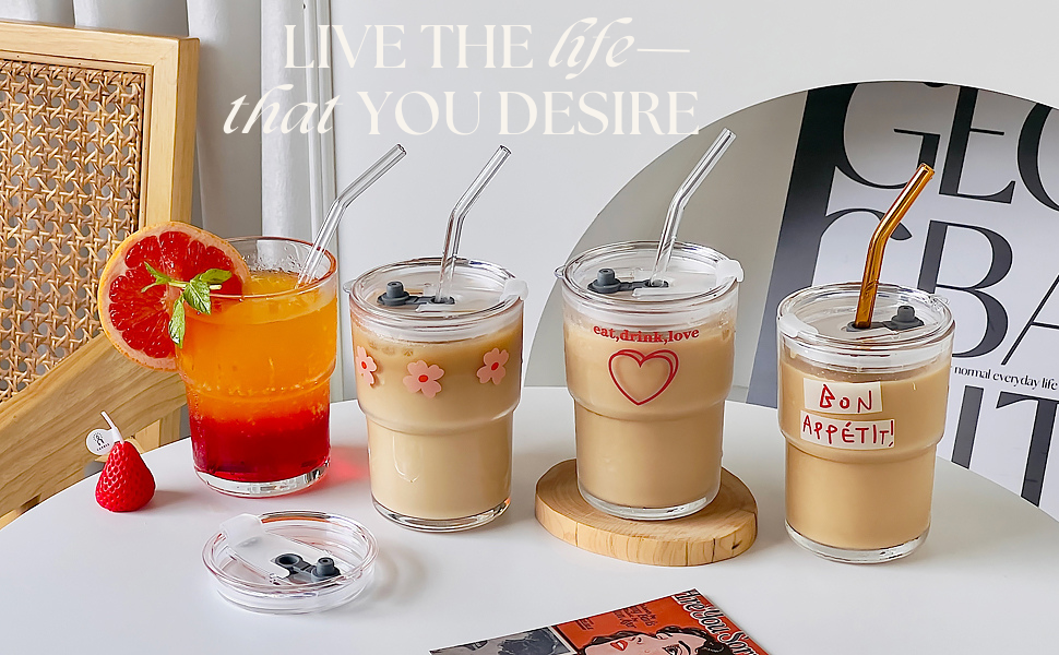 glass cups with lids and straws