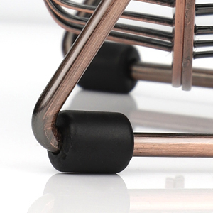 3 rubber cushions at the bottom keep the fan in its place while working.