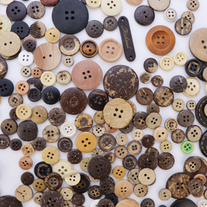 TCOTBE 600 Pcs Assorted Sizes Wooden Buttons Mixed Colors