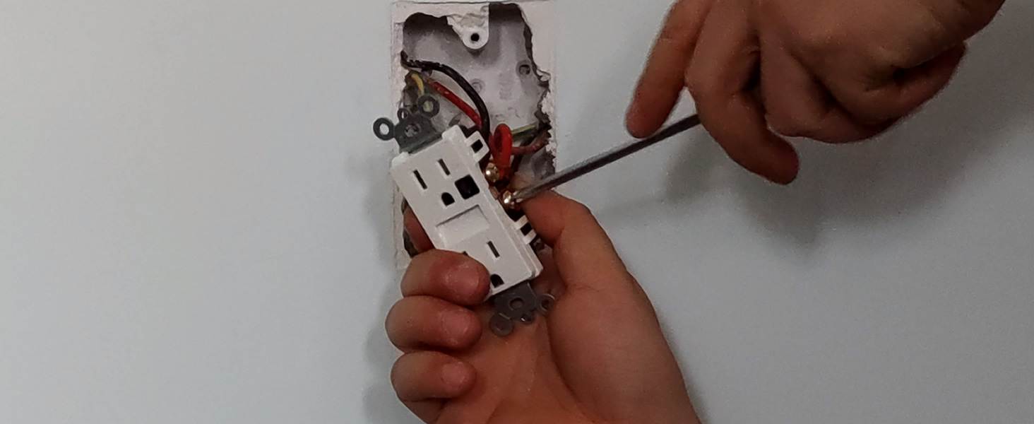 Receptacle Outlet with Night Light,Tamper-Resistant,15A,2 Pole,Standard Electrical Outlets