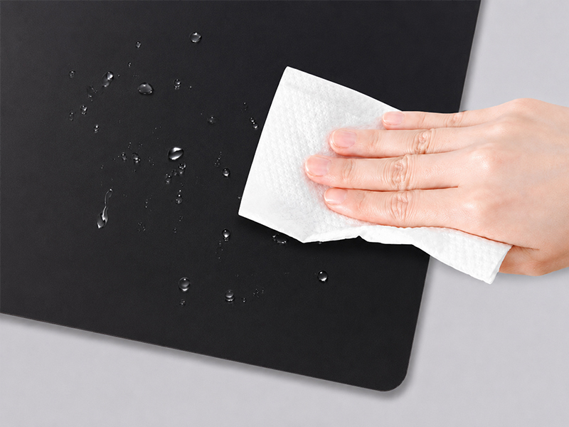 Daily spills and dirt can be wiped clean in one second without complex maintenance.
