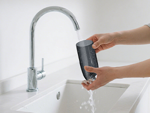 3.Rinse the dust collection bin with clean water to remove dust adhering to the bin walls.