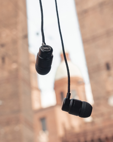 wired ear buds