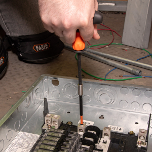 Retain bits inside barrel with powerful magnet