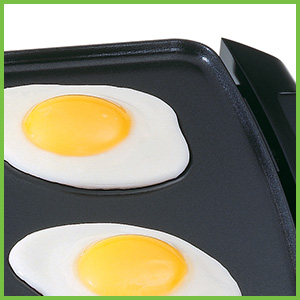Premium nonstick surface ensures stick-free cooking and easy cleaning.