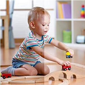 The hd 1080p webcam can automatic low light correct.