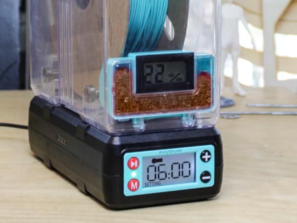 Color changing desiccant 