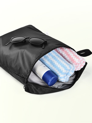 dirty clothes bag traveling