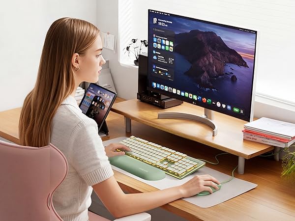 green keyboard and mouse