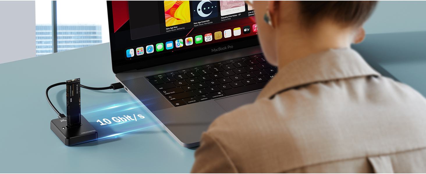 High speed 10Gbps NVMe to USB 3.1 Gen 2 adapter for fast 4K video editing and file backup.