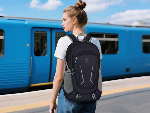 The MIYCOO daypack is designed for daily commutes. It fits your essentials for work, urban trips