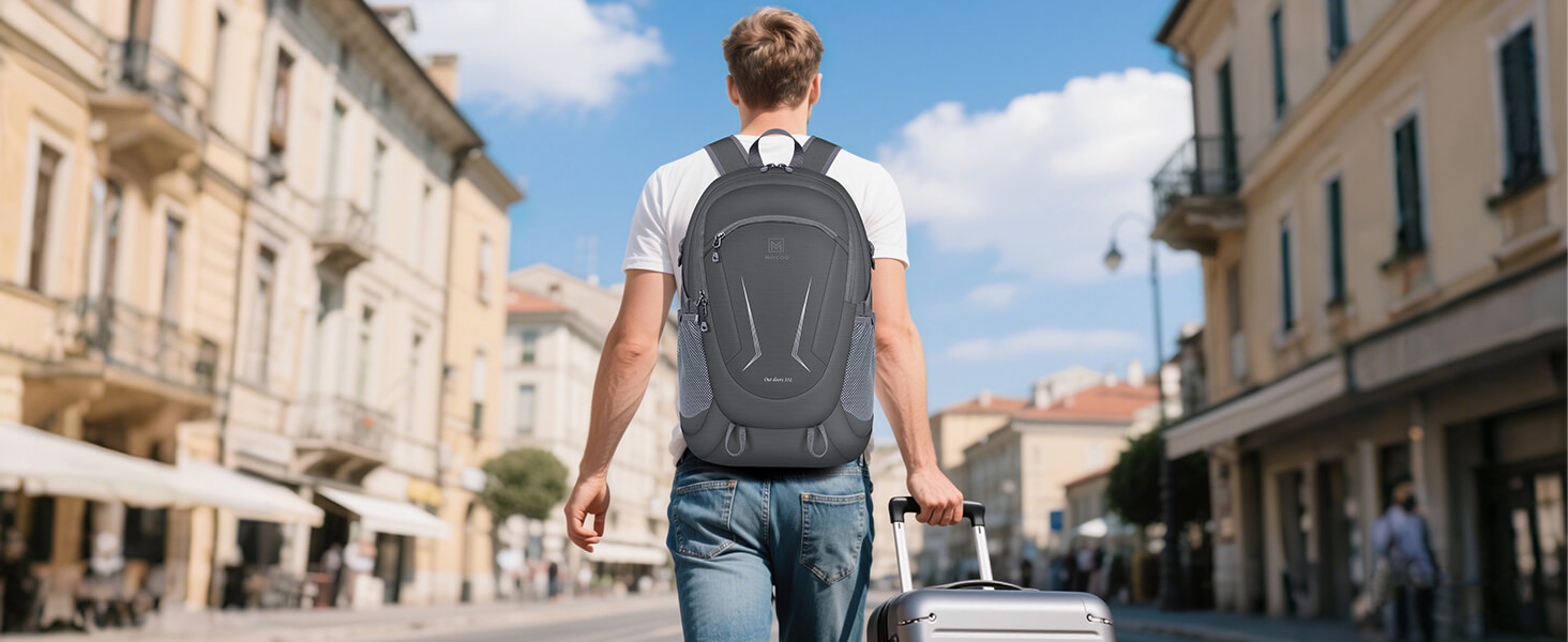 The MIYCOO ultralight backpack is versatile. It adapts to gym, and spontaneous outings