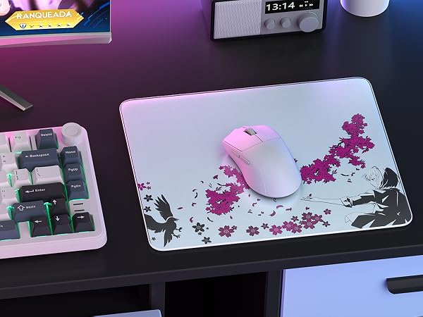 Glass mouse pad suitable for gaming scenes