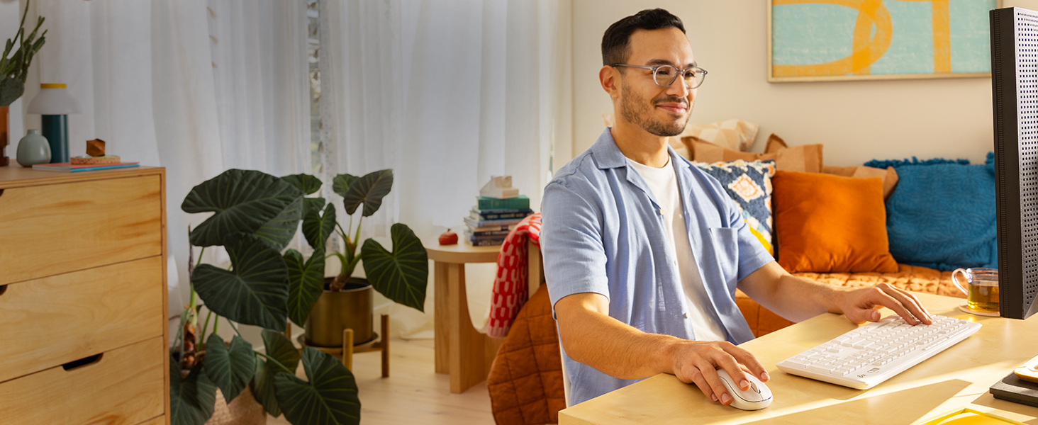 a man using mk295 wireless keyboard and mouse combo