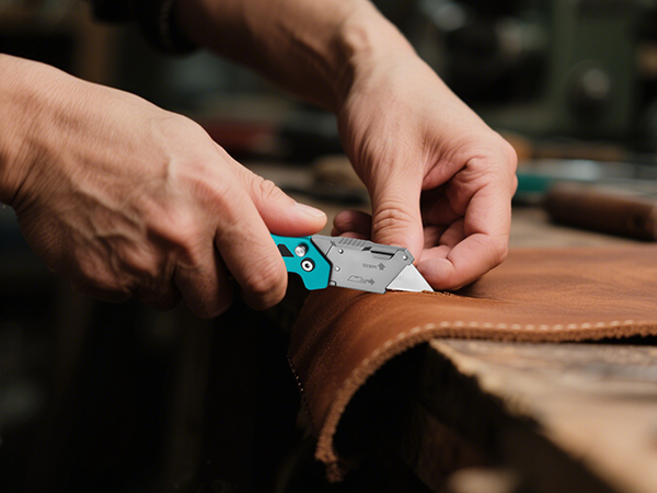 folding utility knife