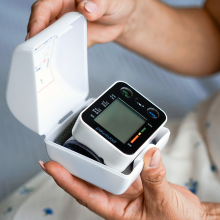 wrist blood pressure monitor by paramed