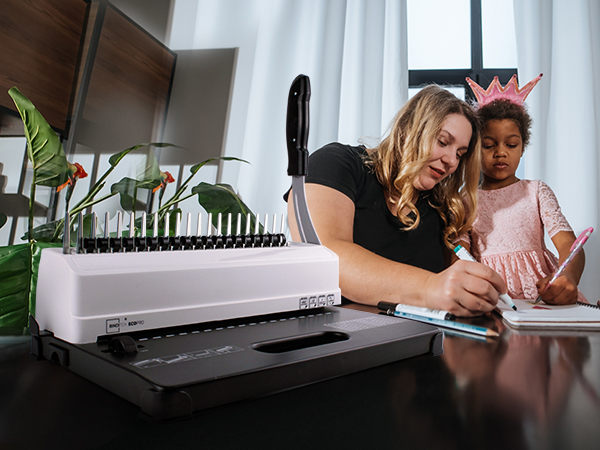 Comb binding machine
