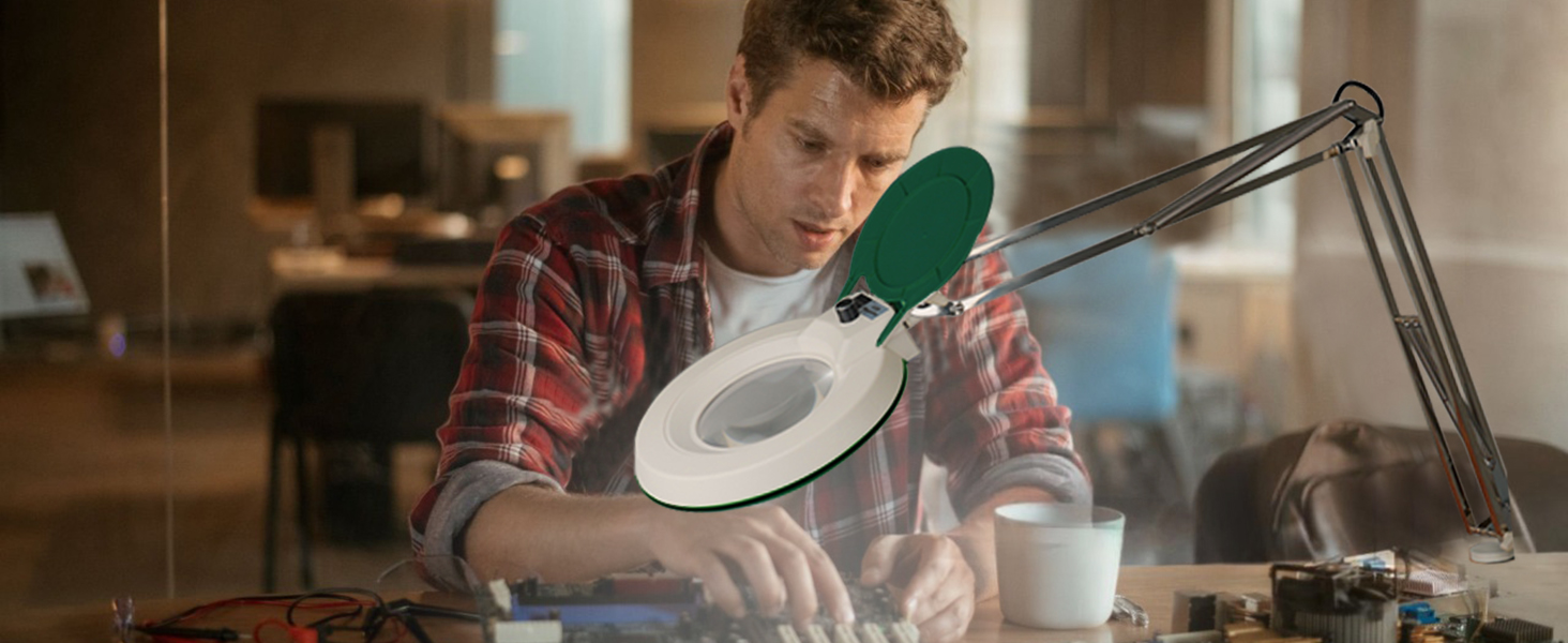 magnifier with light