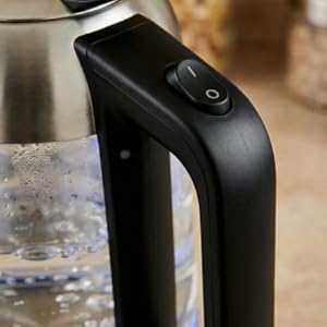 built-in auto shut-off that automatically powers off once water reaches a boil